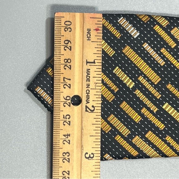 Vitarelli Italy Microfiber Men's Neck Tie Geometric Pattern in Black & Yellow - Picture 5 of 6